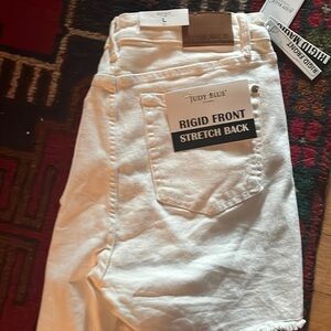 Judy Blue white shorts size Large stretch front rigid back